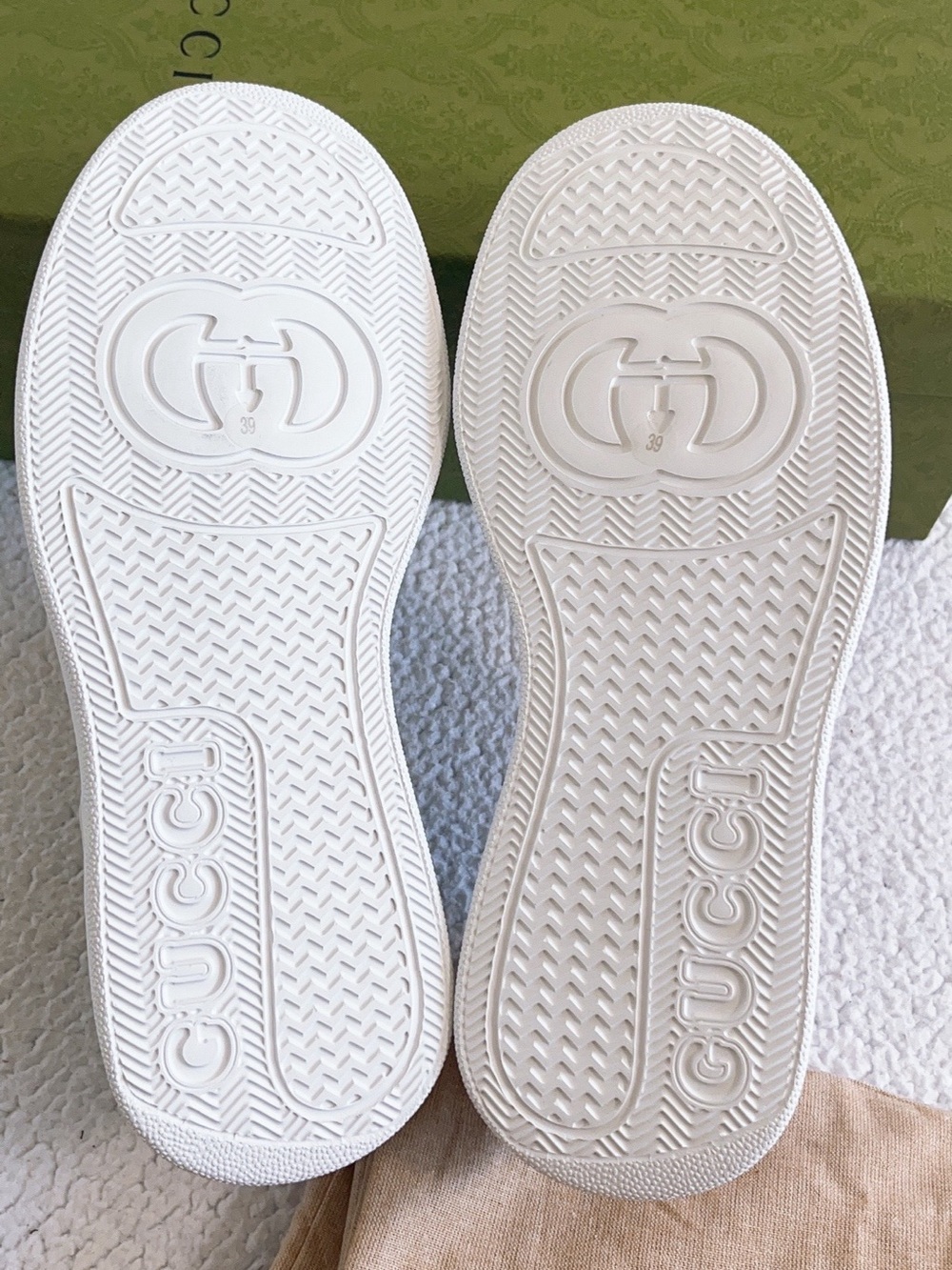 GUCCI Women’s GG Supreme Monogram Canvas Low Top Sneakers - Picture 10 of 13